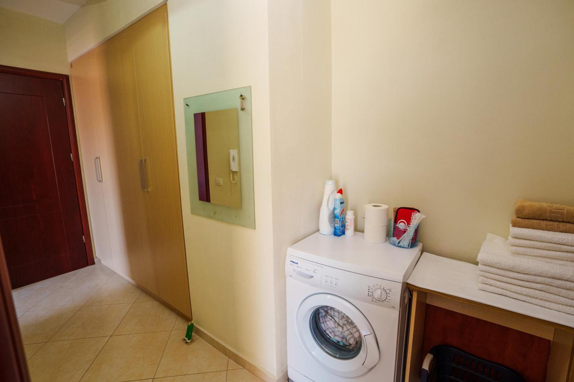 Sarah'S Apartments - 5 Min Walk To Beaches & Boulevard - Big Balcony! Sarandë 外观 照片
